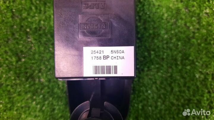 Кнопка стеклоподъемника задняя левая Infiniti Qx50