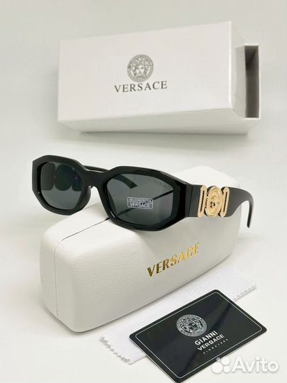 Солнцезащитные очки Versace