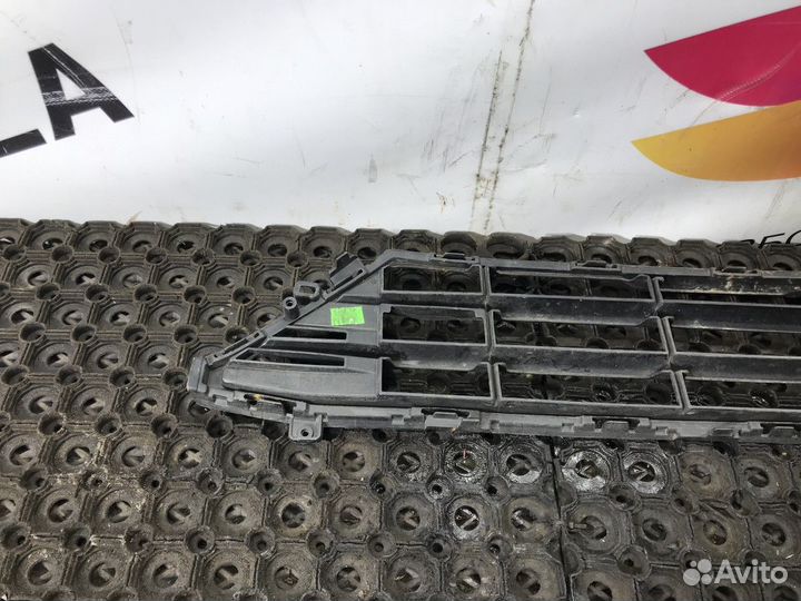 32296070 Решетка бампера центральная Volvo XC60