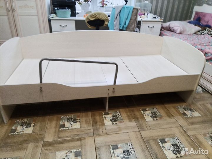 Кровать детская 2 метра с бортиком. Бесплатно