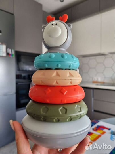 Музыкальная погремушка-неваляшка пирамида