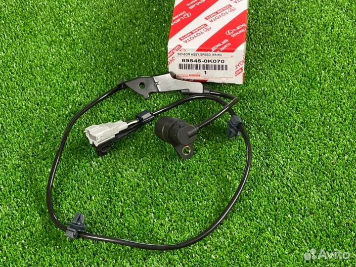 Датчик скорости задний правый Toyota Hilux