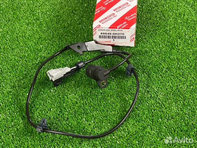 Датчик скорости задний правый Toyota Hilux