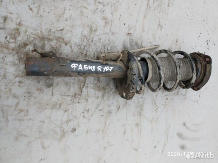 Амортизатор В сборе передний правый Skoda Fabia