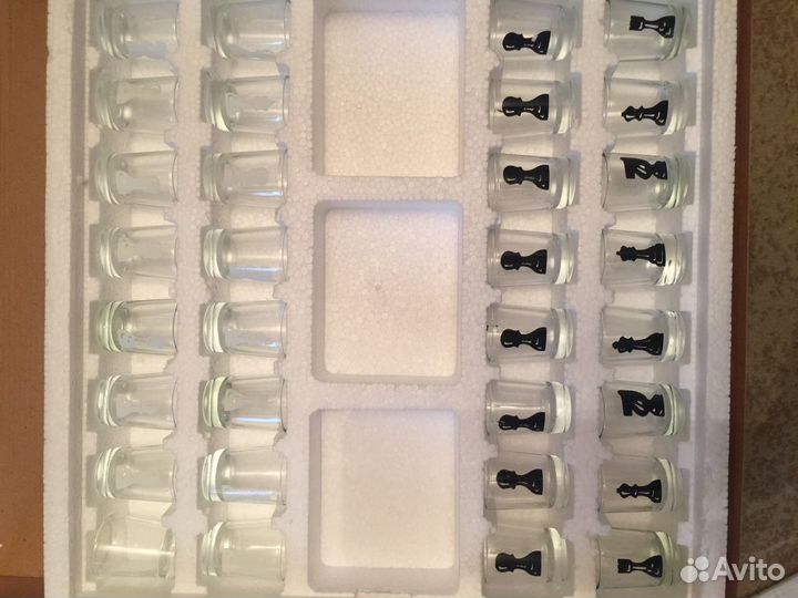 Шахматная доска и рюмки стекло Великобритания