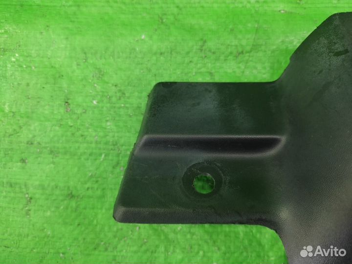 Брызговик передний левый Dodge Caliber 2006-2011