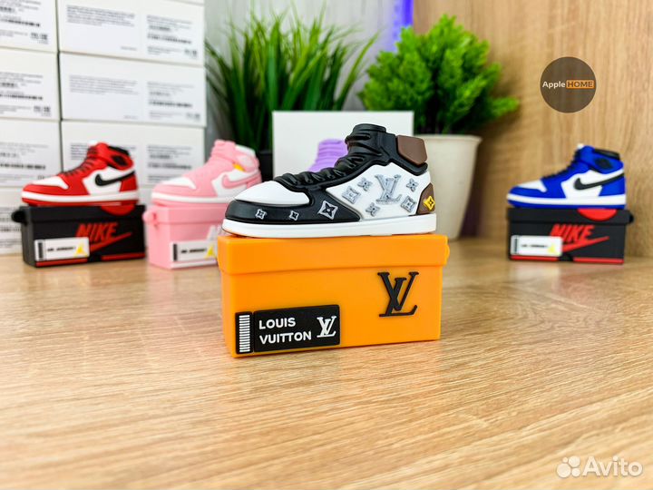 Чехол для AirPods Pro / Pro 2 с карабином (Nike)