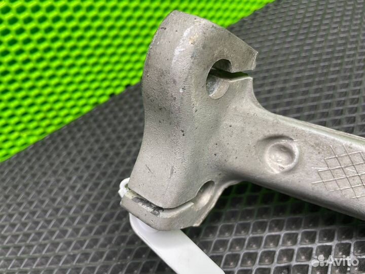 Кулак поворотный правый, Porsche Macan 2016