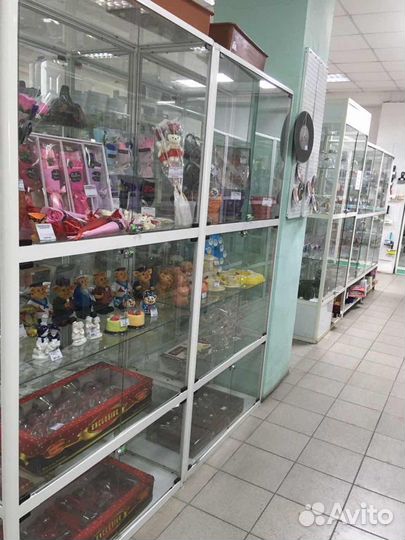 Стеклянный шкаф витрина