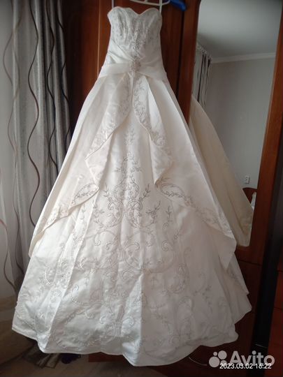 Свадебное платье