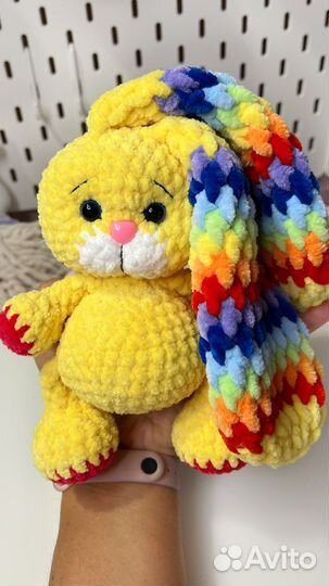 Плюшевый вязаный зайка зайчик символ 2023 года