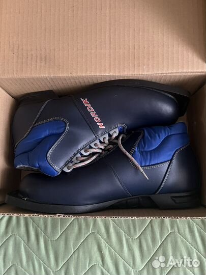 Лыжные ботинки