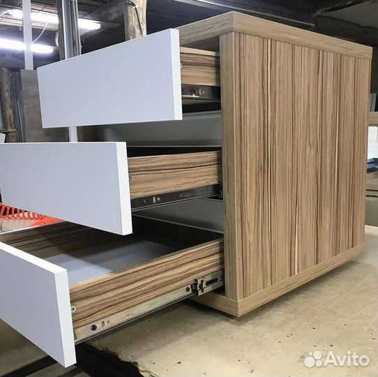 Тумба с ящиками