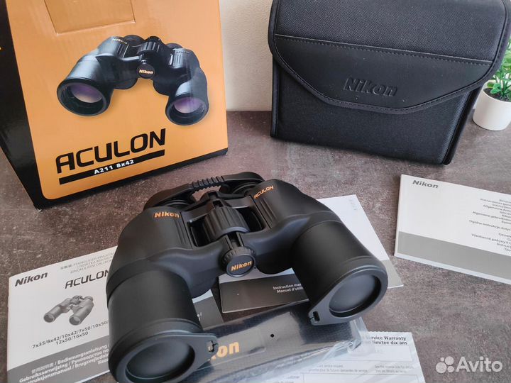 Бинокль Nikon Aculon A211 8х42