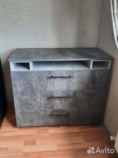 Компьютерный стол и комод