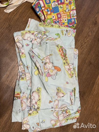 Бортики и постельное белье в кроватку