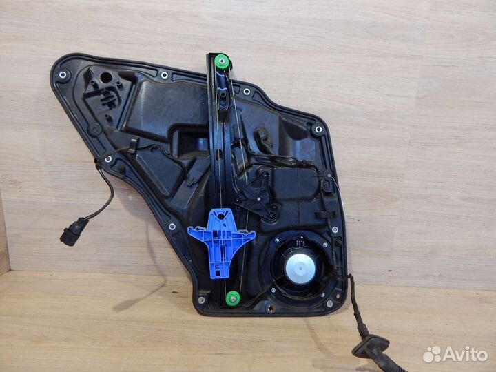 Стеклоподьемник задний правый Vw Tiguan 1