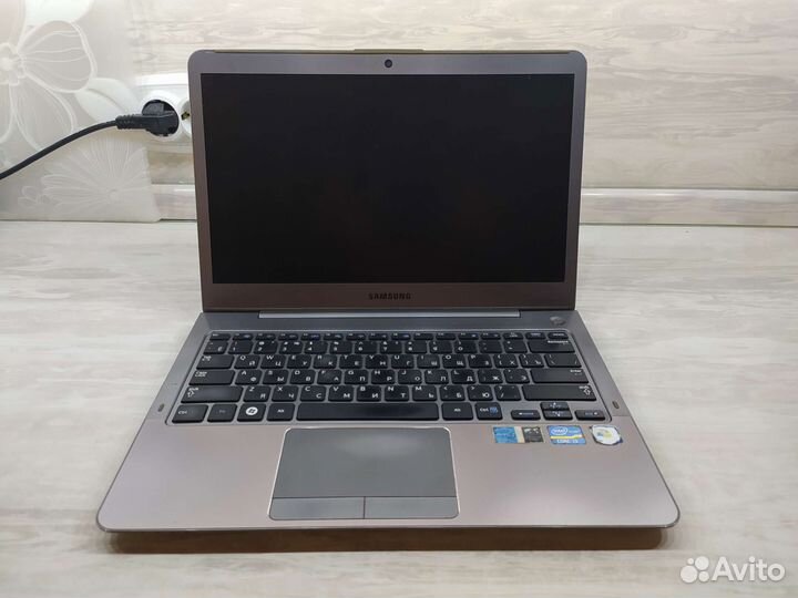 Ультрабук Samsung 13