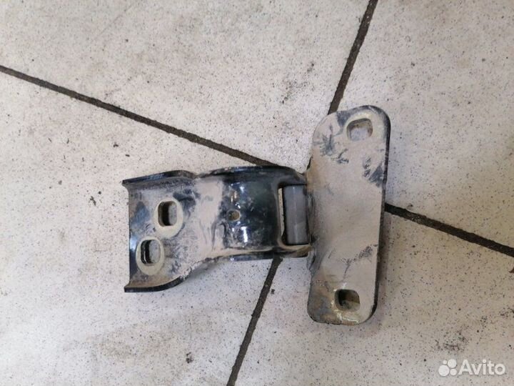 Петля багажника правая Opel Astra J GTC