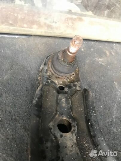 Рычаг подвески передний правый Nissan Cube ANZ10