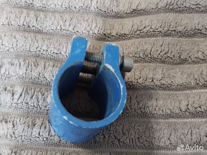 Зажим для трюкового самоката