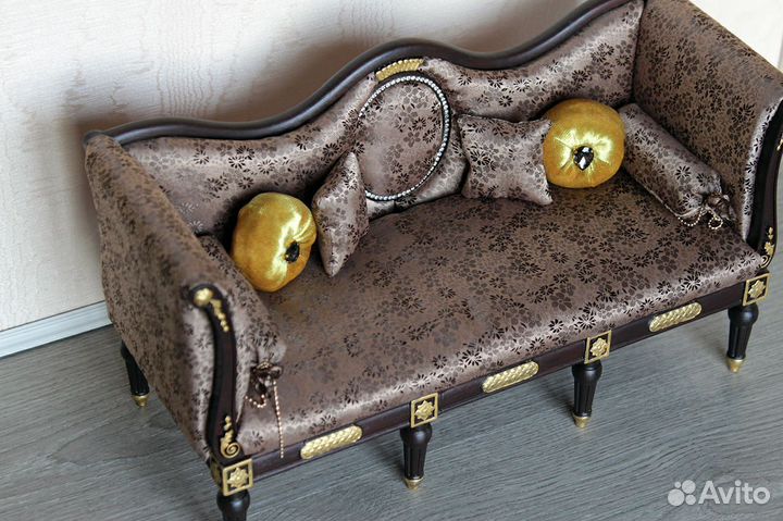 Диван для кукол