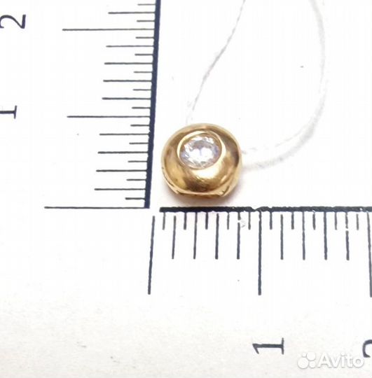 Золотая подвеска с камнем