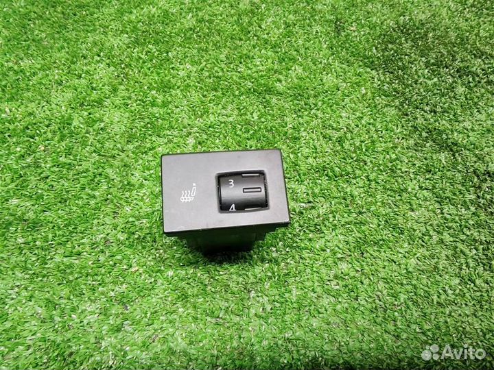 Кнопка обогрева сидений VW Touareg 2002-2010