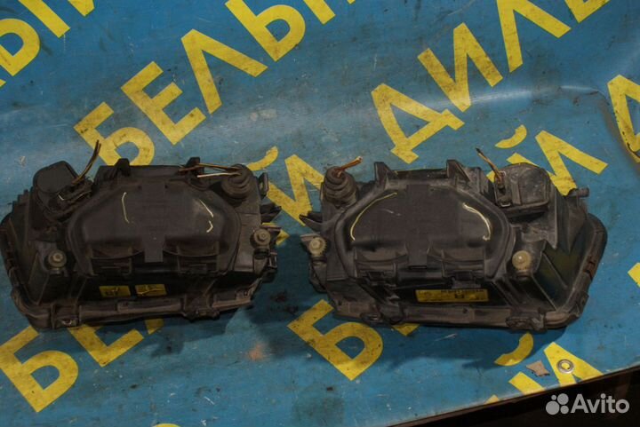 Передняя фара Audi A4