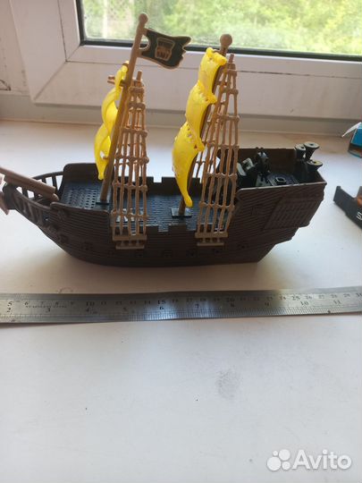 Модель корабля пластик