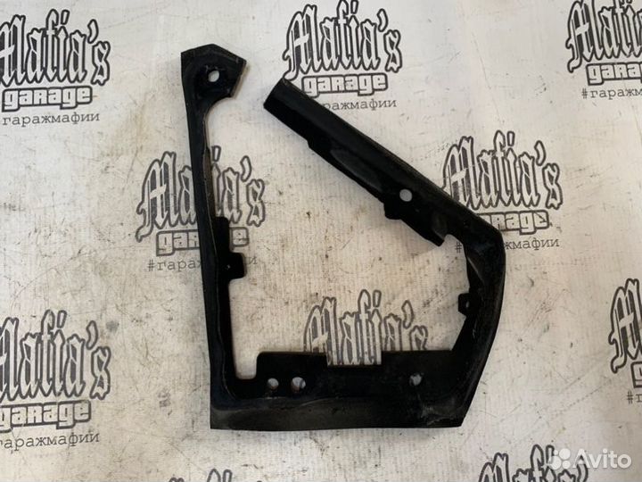 Уплотнитель заднего фонаря левый Mercedes-Benz