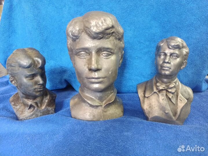 Бюст. Есенин