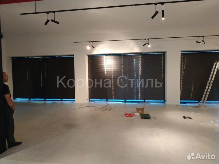 Жалюзи горизонтальные электро деревянные