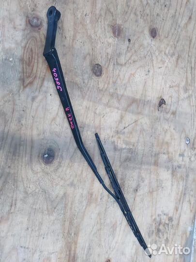 Поводок стеклоочистителя левый Toyota Mark II X110