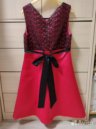 Нарядное платье для девочки 134 140