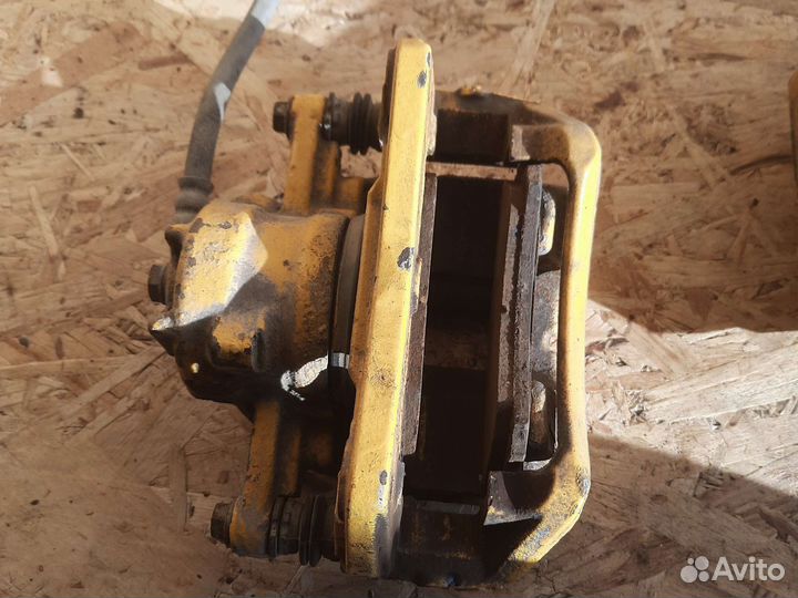 Суппорт передний левый правый митцубиси colt Z34A
