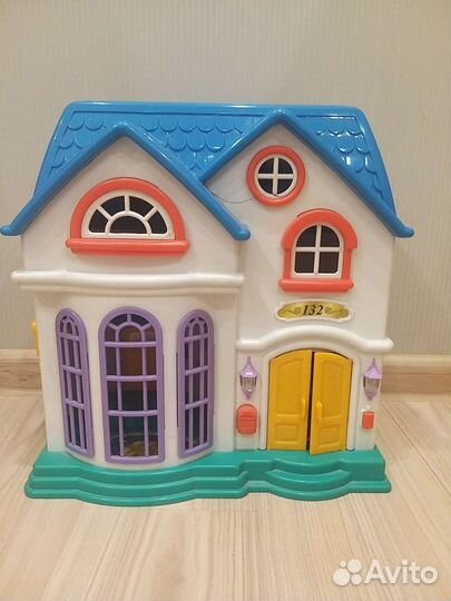 Кукольный домик с мебелью