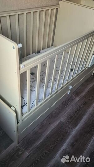 Детская кроватка трансформер с маятником