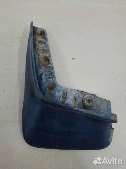 Брызговик левый Mitsubishi Lancer уневерсал 1.6