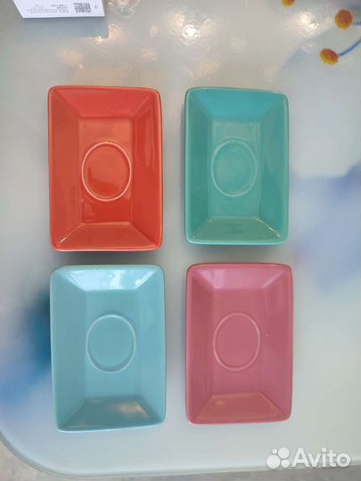 Посуда:стаканы,вазочки,блюдца, ваза,баночки от чая