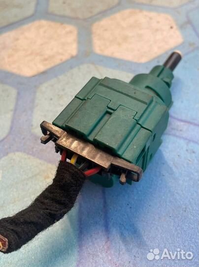 Датчик включения стоп-сигнала 1J0945511E