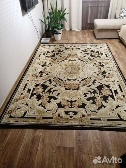 Ковёр производства Бельгия 200 на 290