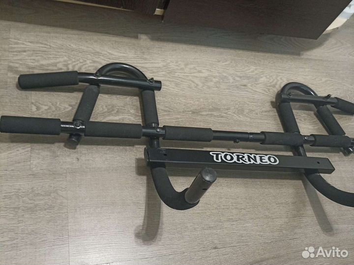 Турник на стеный