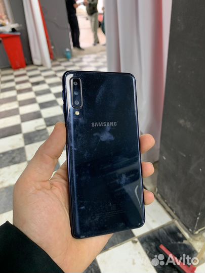 Samsung Galaxy A7 (2018), 4/128 ГБ