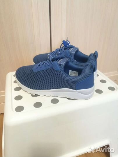 Кроссовки новые