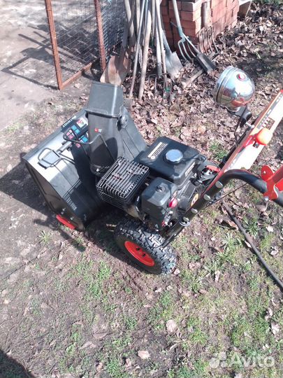 Снегоуборщик бензиновый