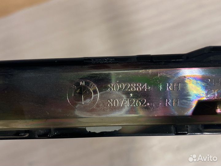 Декоративная накладка бампера правая BMW X7 G07