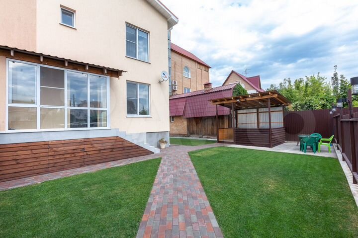 Дом 180 м² на участке 4 сот.