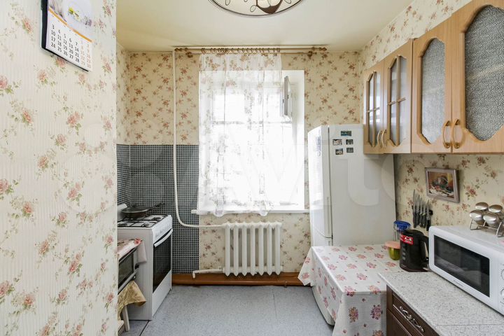 Комната 49 м² в 2-к., 1/2 эт.