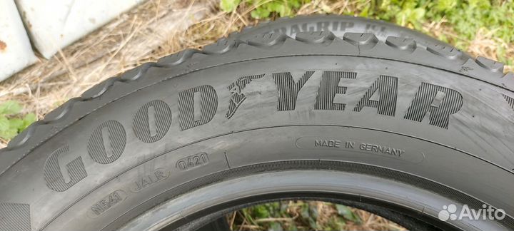 Goodyear UltraGrip Ice Arctic SUV 225/60 R17 103T